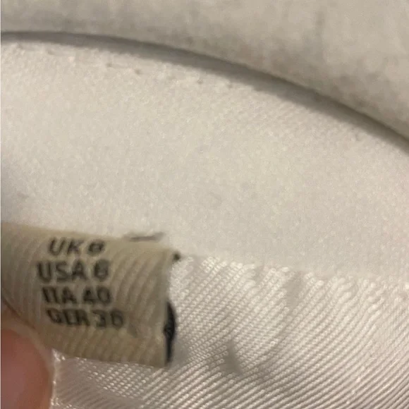 BURBERRY WHITE TUXEDO BLAZER, SIZE  6 YELLOW STAINS AND WEAR ON THE NECK& BOTTOM - Picture 10 of 14